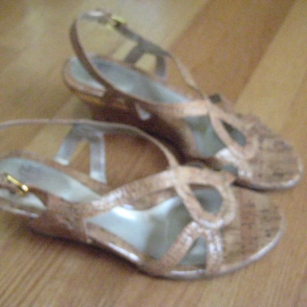 SOFFT Paharita Strappy Wedge Cork Sandals 8